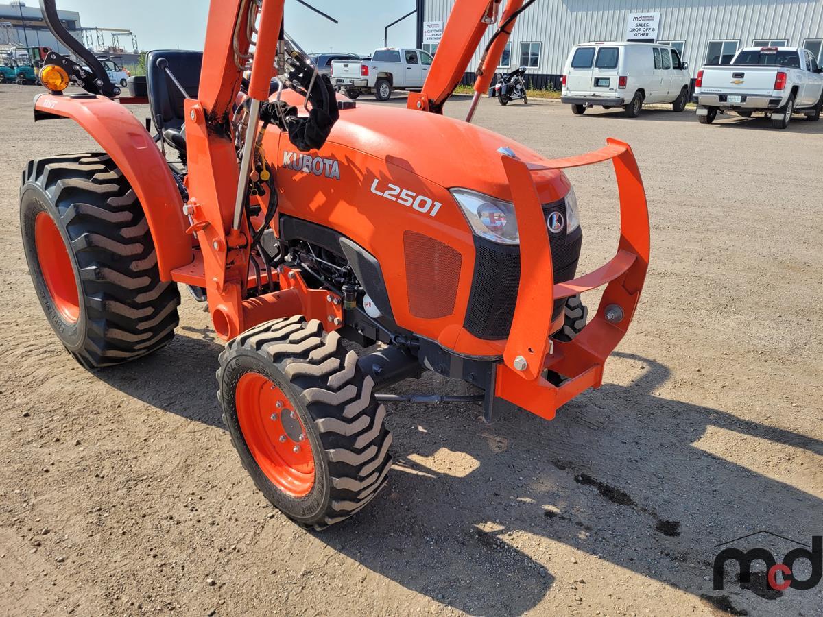 2014 Kubota L2501 Utility Tractor w/ Kubota LA525 FEL